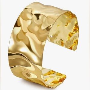 Gorgeous upscale Neiman Marcus 14KT dip large Hammered bracelet